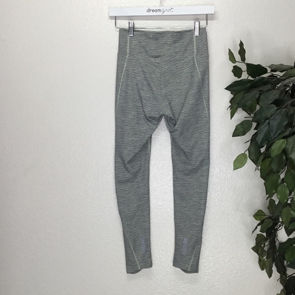 GymShark Grey Striped Workout Leggings - Picture 6 of 7